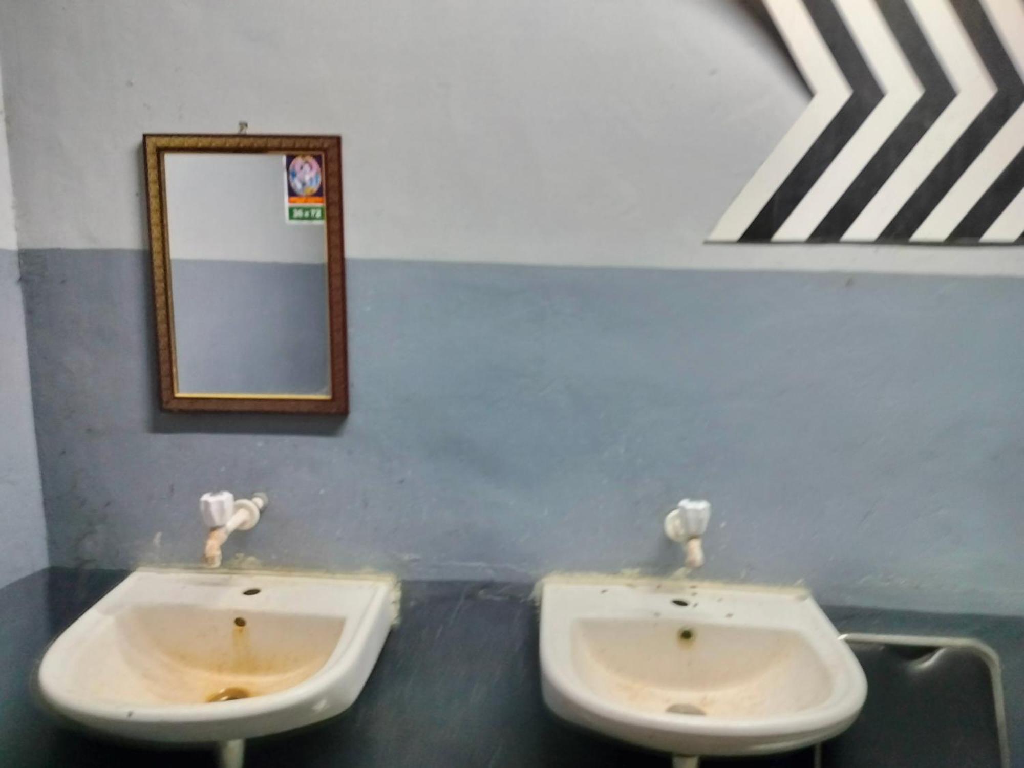 Хостел Sri Durga Jatri Nibasa Brahmapur Экстерьер фото